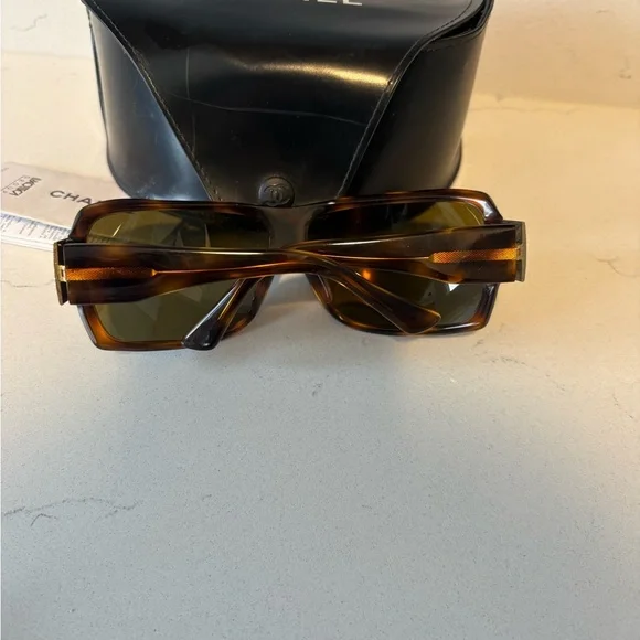 CHANEL Tortoiseshell Sunglasses with Logo - Picture 10 of 10